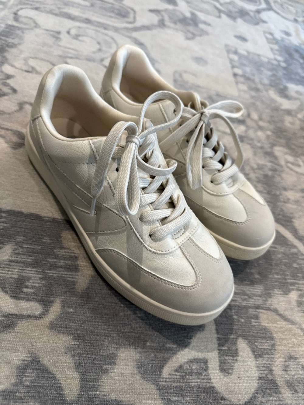 Dolce Vita Sneakers